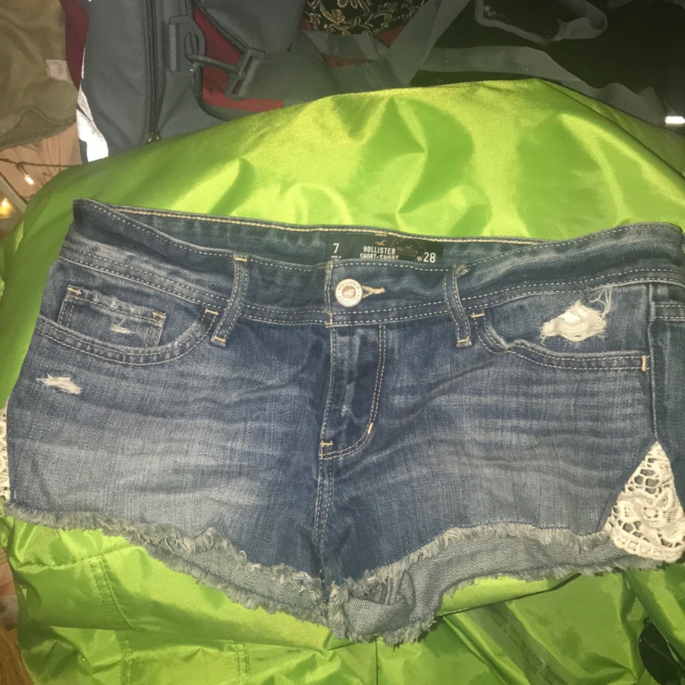 HOLISTER LACE LOW RISE JEAN SHORTS